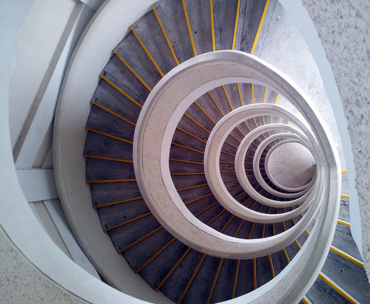 Staircase, spiral, tower — All in one guidance related to Vape juice and their types