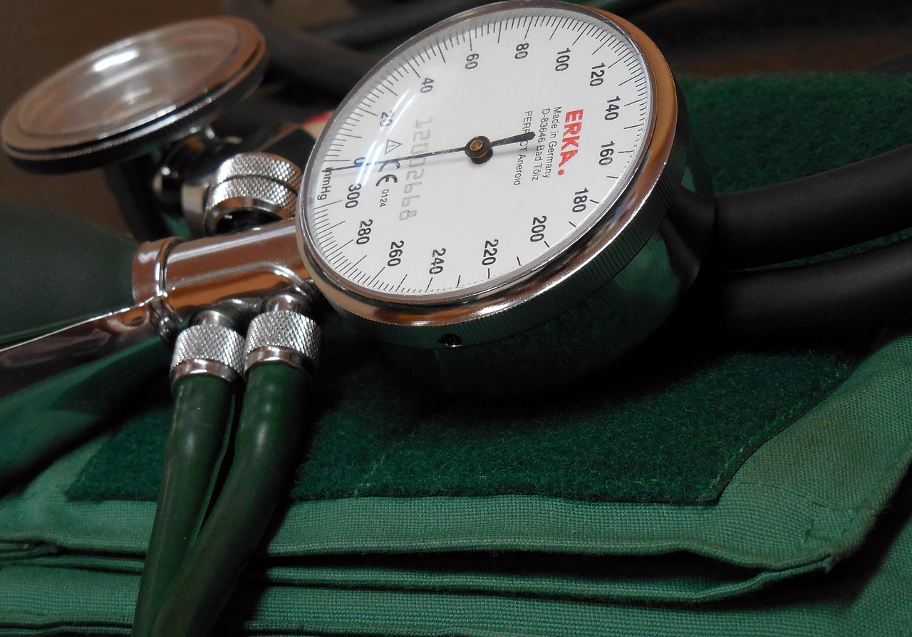 Sphygmomanometer, medicine, blood pressure — Gabriel Patterson, Winnipeg Fitness Guru Shares 8 Belly-Flattening Snacks to Tak