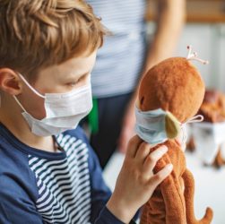 How to convince your child to wear a face mask- Best tips in 2021