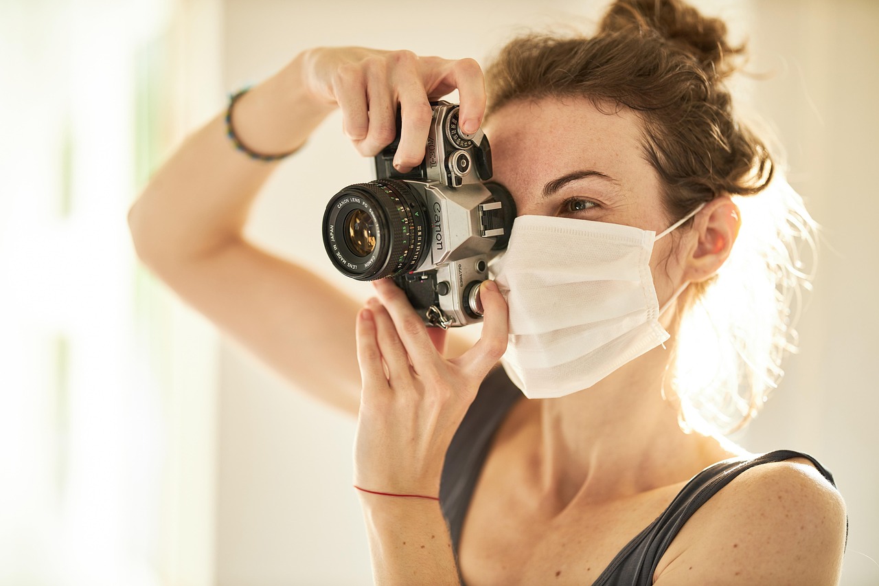 Photographer, coronavirus, mask — How to Naturally Thicken Fine Hair
