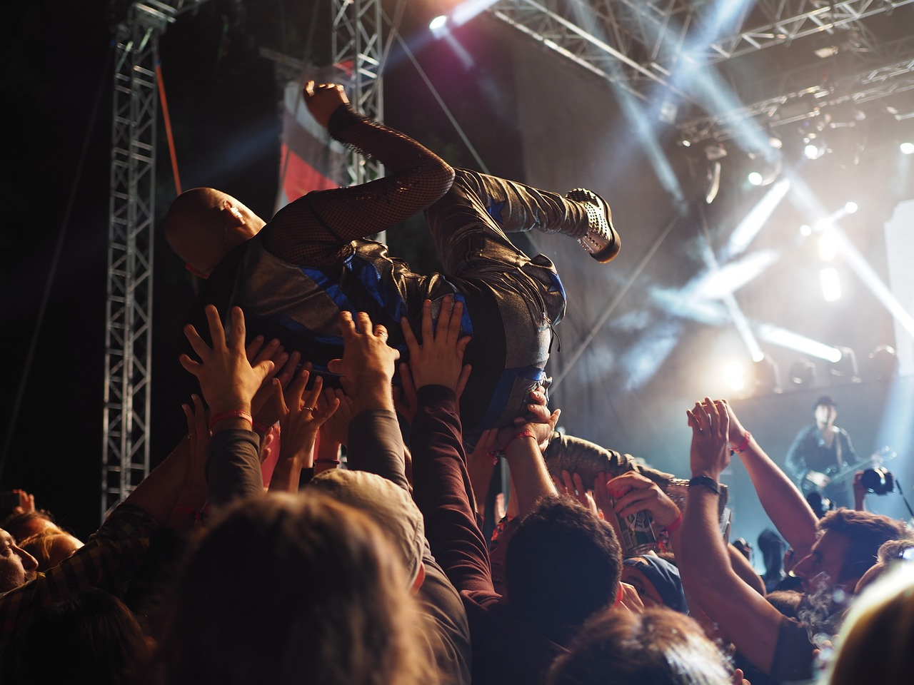Adult, artists, audience — Is there a specific reason why some people enjoy playing live casino games?