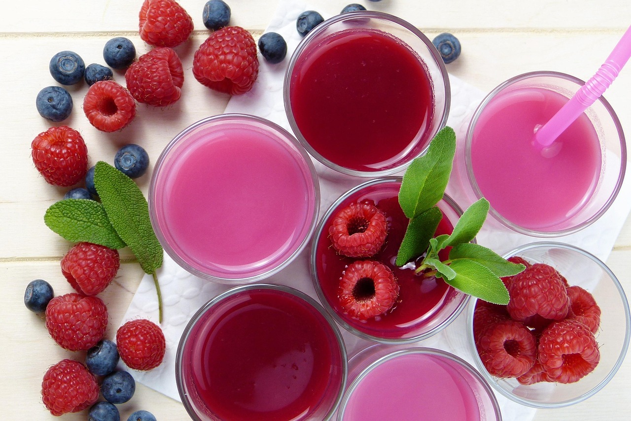 Smoothies, berries, nutrition — The Dangers Of Drop Weight Fast Diets