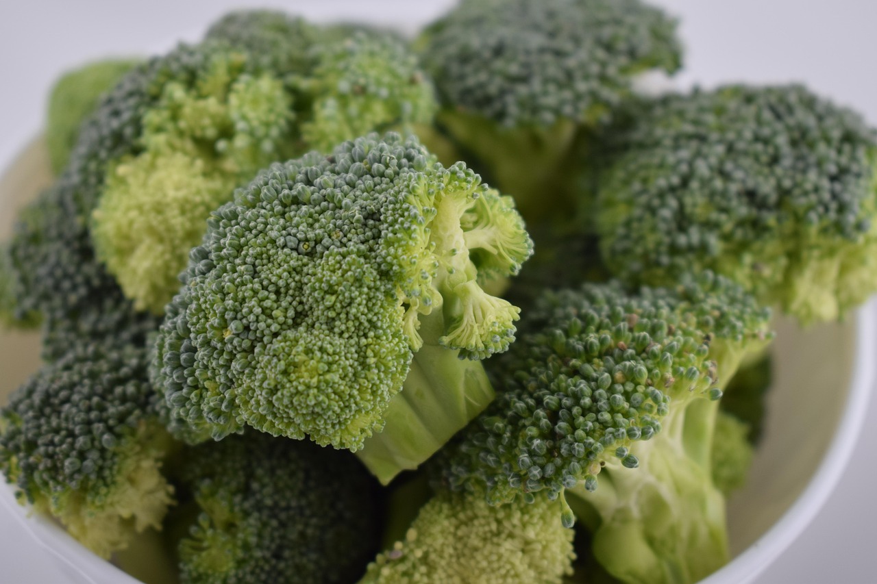 Broccoli, food, vegetable — What damage can obesity deliver to our health?