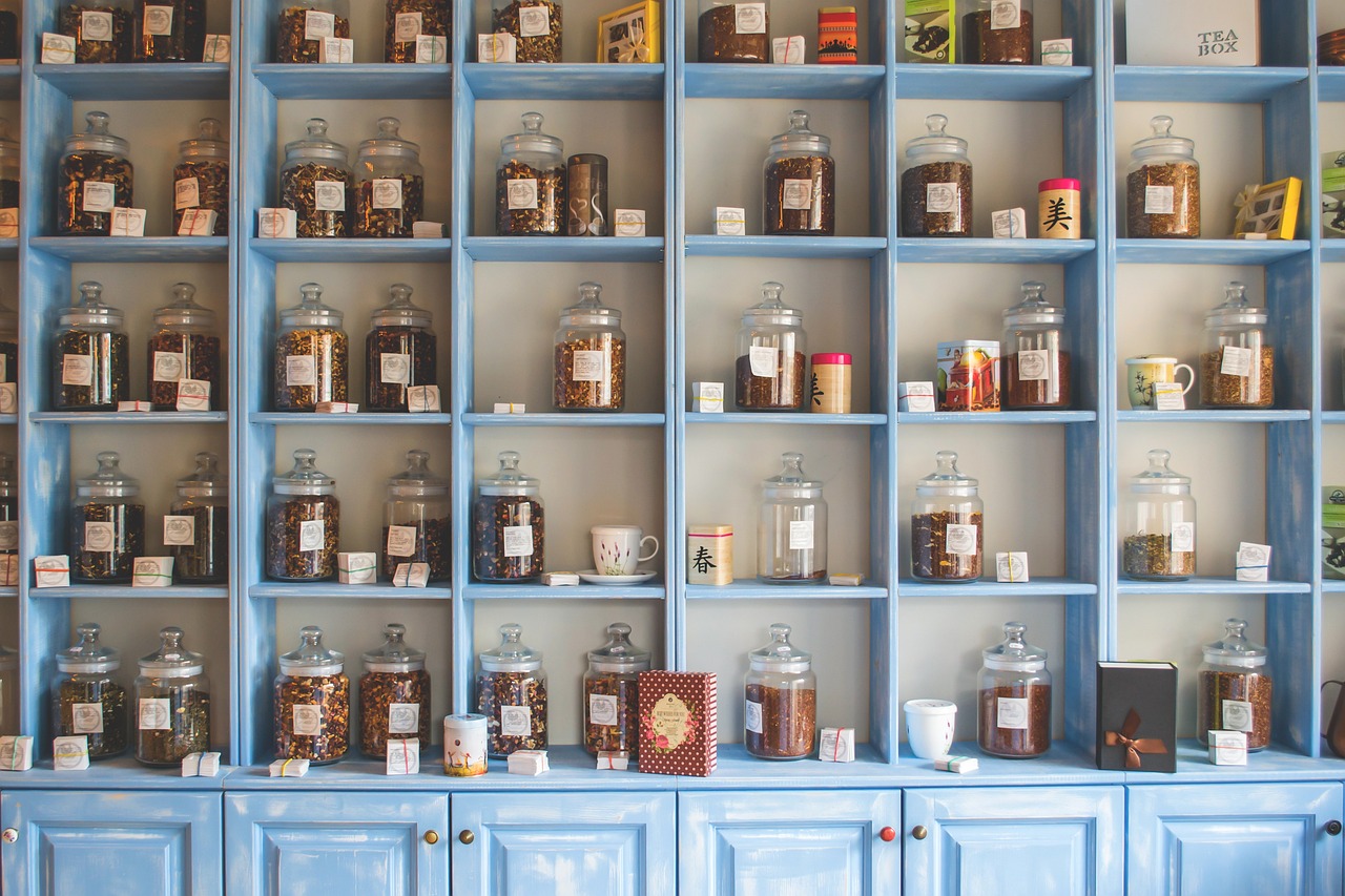 Jars, herbs, shelves — Your Pain WithSoma 500mg 30 Tabletten